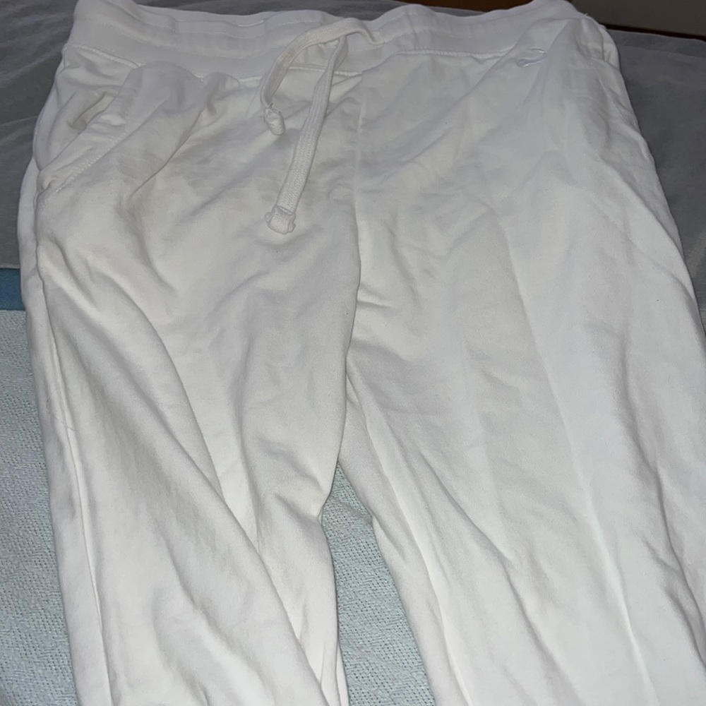 Cuffy’s white sweatpants